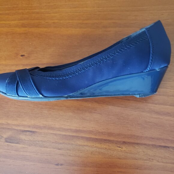 Shoes - Picture 2 of 3